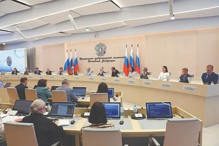В проекте постановления Центризбиркома предусмотрено исключение одного кандидата из партсписка «Яблока». Если из списка выбудет четверть кандидатов, партия будет снята с выборов. Ранее в отношении сторонников партии применялись штрафы, задержания и обыски.