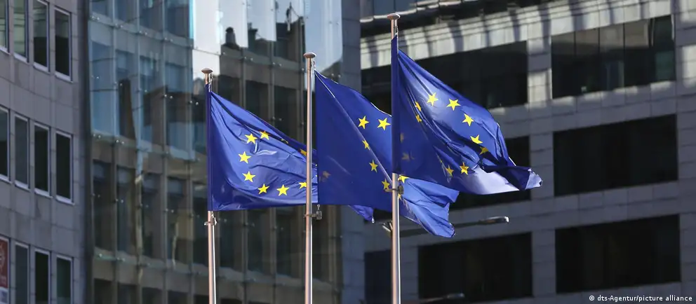 После недель переговоров страны Евросоюза договорились о 21-м пакете санкций в отношении России. Пакет должен быть окончательно утверждён Советом ЕС.