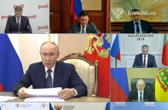 На совещании с правительством обсуждали работу топливно‑транспортного комплекса; глава региона предложил строить мини‑НПЗ и увеличивать импорт топлива, чтобы обеспечить стабильные поставки.