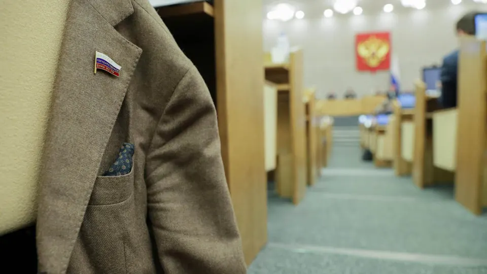 Правительство поддержало инициативу, которая снимает ответственность с депутатов региональных парламентов за отсутствие или несвоевременную подачу деклараций о доходах; документ потребует доработки по замечаниям министерств.