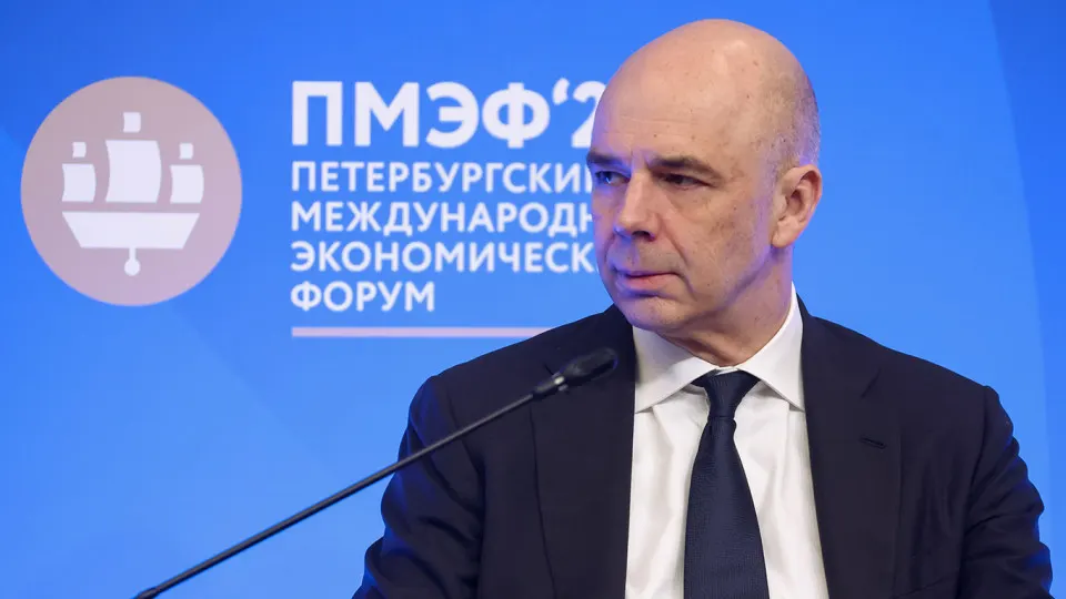 За последние аукционы Минфин привлёк менее 10 млрд руб. — инвесторы ждут ясности по бюджетной политике и ставке, а дефицит бюджета уже превышает план.