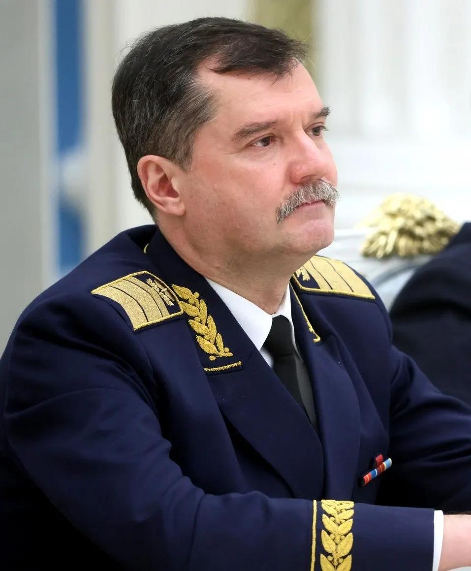 Экс‑руководителю Росавиации предъявлены обвинения в особо крупном мошенничестве в составе организованной группы — следствие считает, что его действия нанесли ущерб государственному бюджету. По этому делу ранее уже были задержания.