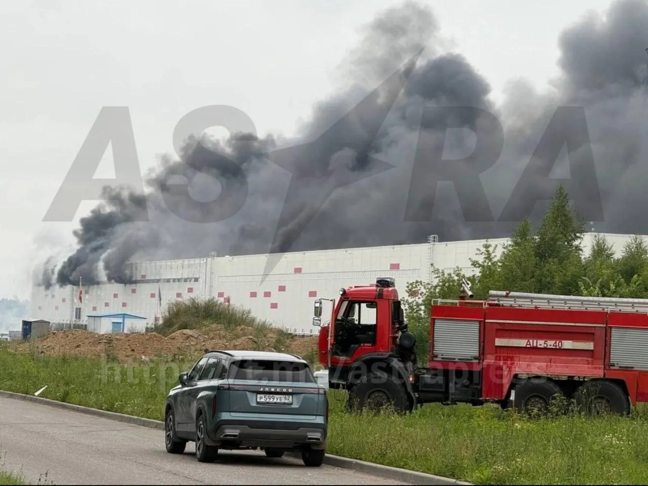 Шесть человек пострадали в Рязанской области после атаки беспилотников; повреждены склады и предприятия. В Таганроге — жертвы и эвакуация, в Иркутской области — массовые задержания из‑за блокировки переправы, в Москве — задержание кандидата в депутаты, в книжной отрасли — уход сотрудников после ужесточения правил.