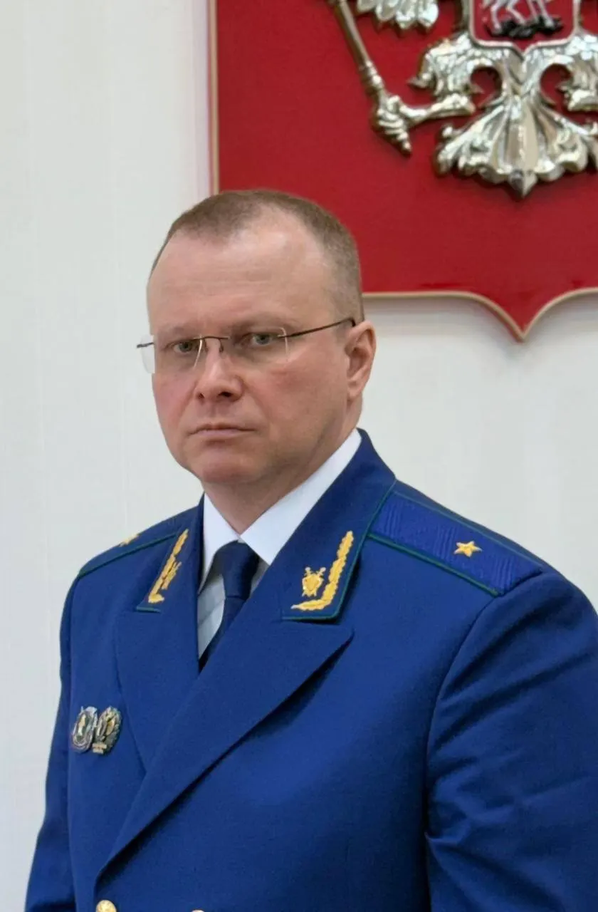 Владимир Путин назначил Новикова Бориса Анатольевича прокурором Мурманской области. Новиков работает в органах прокуратуры с 2001 года и занимал ряд руководящих должностей в Северо‑Западном федеральном округе.