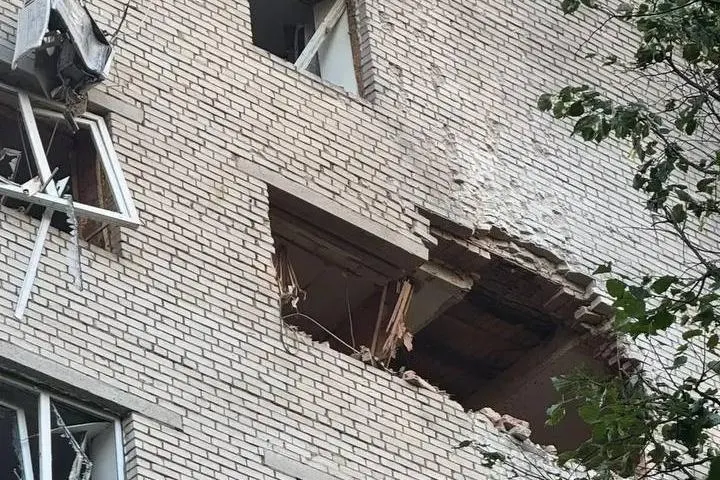 Ночью 13 июля в поселке Пионерский городского округа Истра в результате падения беспилотника и последовавшего пожара погибли три человека, ещё пятеро получили ранения.