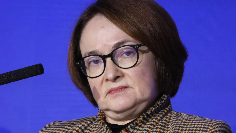 Межбанковский рынок и процентные свопы отражают ожидания роста ключевой ставки: однодневные кредиты и доходности облигаций выше «ключа». Ускорение топливной инфляции повышает риски для цен и сельского хозяйства.