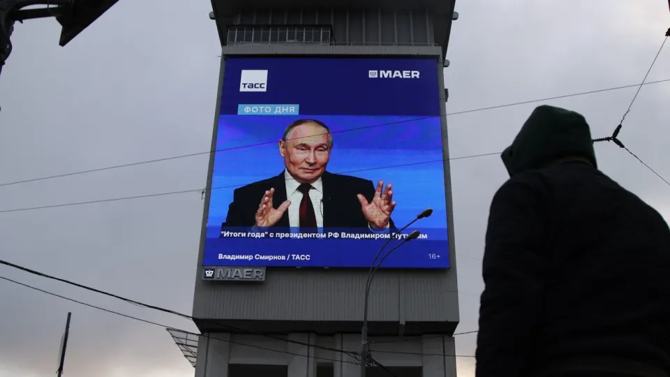 Из‑за дефицита бензина и введения талонов/QR‑контроля рейтинг президента за неделю с 22 по 28 июня упал на 3,5 пункта — до 66,9%. Кризис приобретает социальный характер и может стать политическим, считают эксперты.