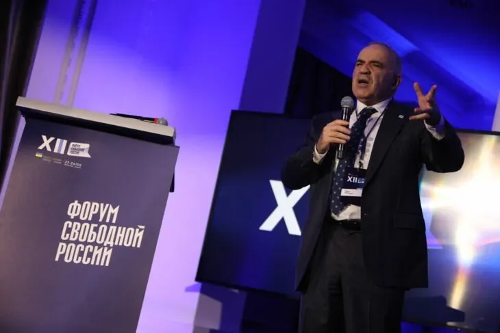 Совет Форума заявил, что голосование — лишь иллюзия конкуренции, а регистрация списков создаёт видимость соперничества и поддерживает курс Кремля. Обсуждения затрагивают ситуацию на оккупированных территориях.