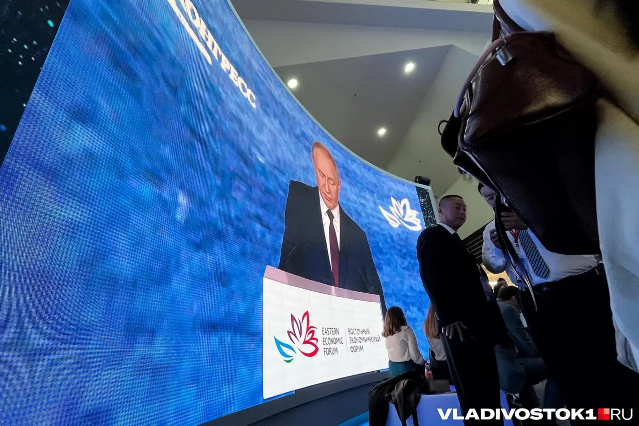 Глава государства примет участие в форуме во Владивостоке, обсудит развитие Дальнего Востока и проведёт встречи с региональными и иностранными лидерами.