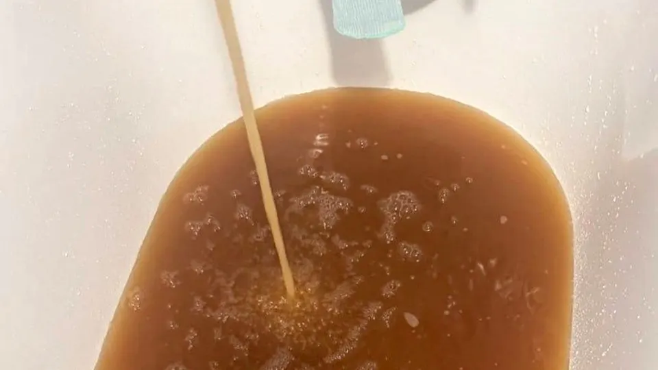 В городе сохраняются перебои с подачей холодной воды; частично восстанавливается горячее водоснабжение. Аналогичная ситуация зафиксирована в Тюменской области.