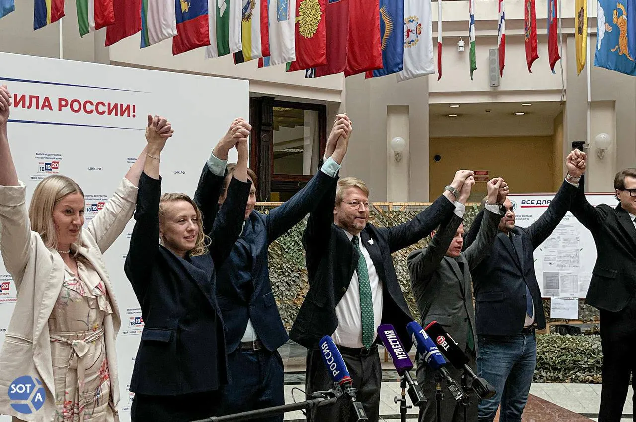 Оппозиционные деятели за границей запустили кампанию поддержки партии «Яблоко» перед парламентскими выборами, призвав прийти на участки 20 сентября в полдень. Организаторы подчёркивают, что партия и её кандидаты не имеют отношения к инициативе.