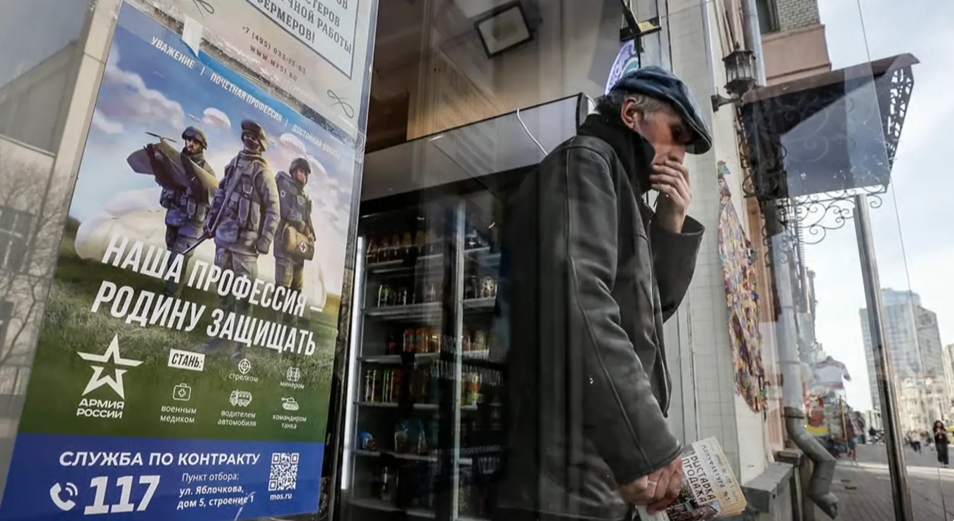 Годовой контракт с крупной единовременной выплатой предлагается якобы для охраны складов; объявления маскируют военный набор как гражданскую работу, что вызывает вопросы.