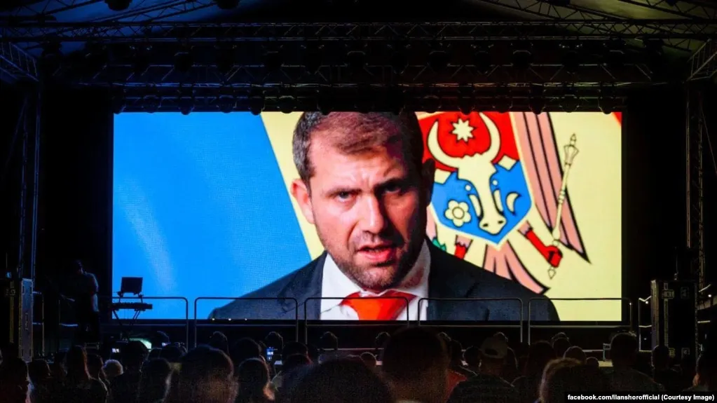 По данным утечки, связанная с Кремлём платежная структура A7 проводила через мировые банки миллиарды долларов в обход санкций, используя сеть подставных фирм и искажение документов. В начале лета 2026 года Евросоюз ввел санкции против руководителей проекта и связанных лиц.