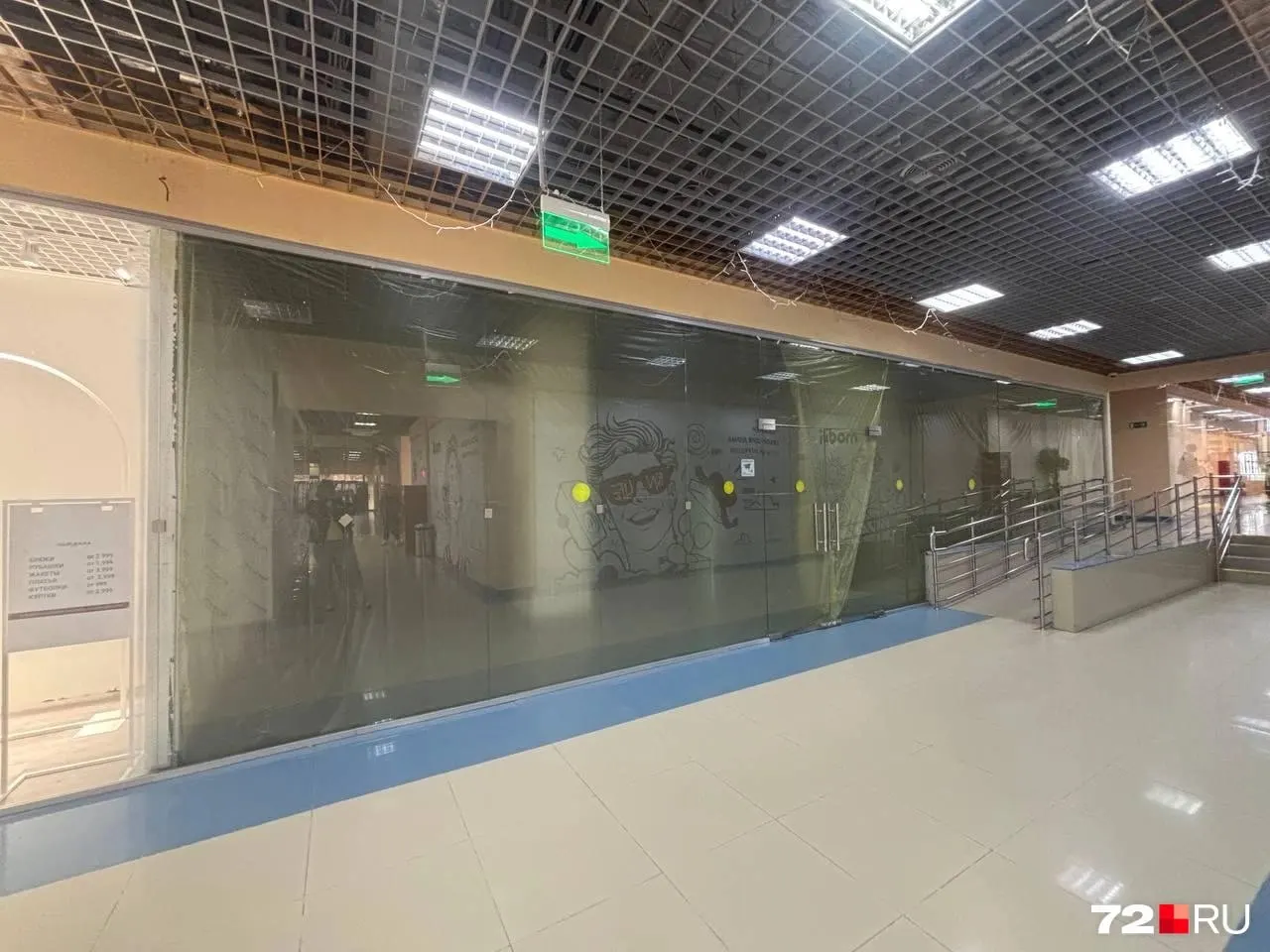 В Тюмени закрылась очередная точка бренда Sela в ТРЦ «Солнечный»; к ноябрю может исчезнуть детский Ostin, а взрослый ассортимент бренда пока сохраняется в четырех магазинах.