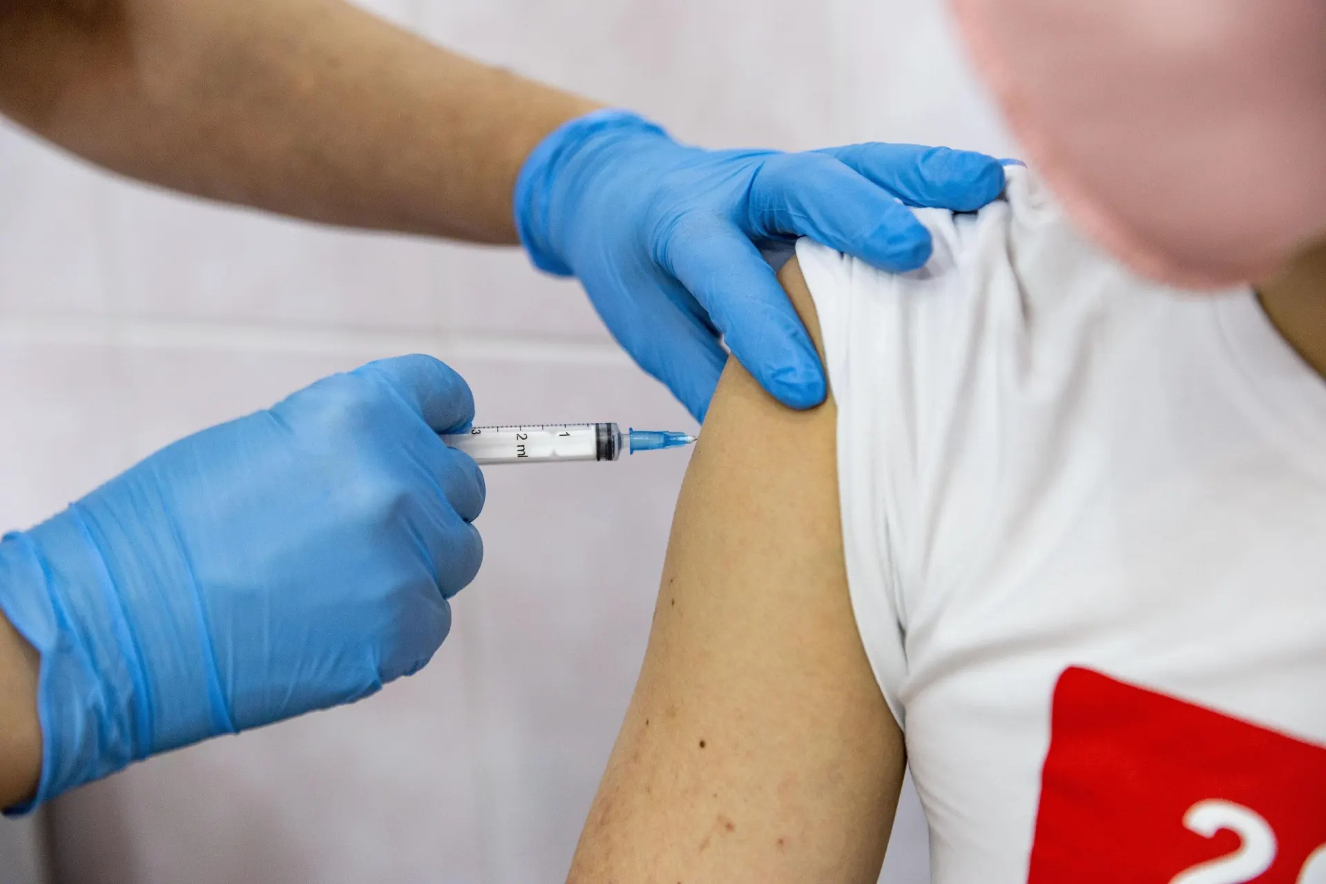 Минздрав сообщил о введении обязательной вакцинации в рамках нового календаря прививок, который начнёт действовать с 2027 года.