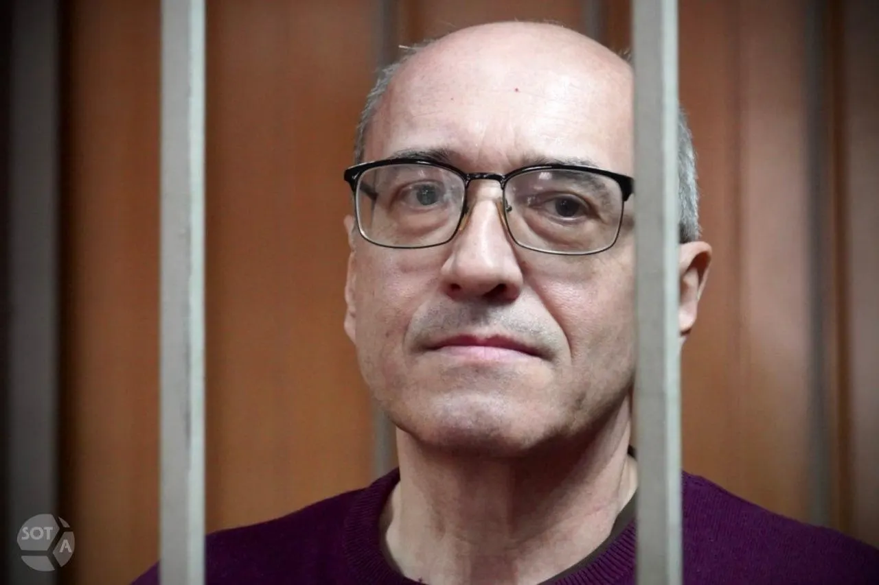 Коротко о главных событиях дня по России: приговор Павлу Сюткину по делу о военных «фейках», расследование против Бориса Гребенщикова, попытка суицида активиста в Казахстане, инциденты на НПЗ и складе OZON, заявление в полицию против омского кандидата и новая Wi‑Fi сеть на форуме в Екатеринбурге.