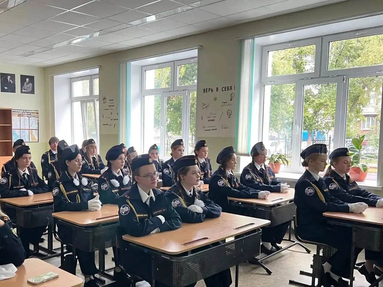 Кадетские классы Следственного комитета стартуют в десяти школах региона: Тюмень, Ишим и Тобольск. Учащиеся познакомятся с основами криминалистики, подготовят путь к ведомственным вузам и примут участие в патриотических мероприятиях.