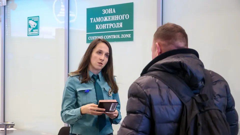 Президент подписал указ, усиливающий контроль за вывоз золота и наличных. Введённые меры вступят в силу с мая и расширяют проверки валютных операций.