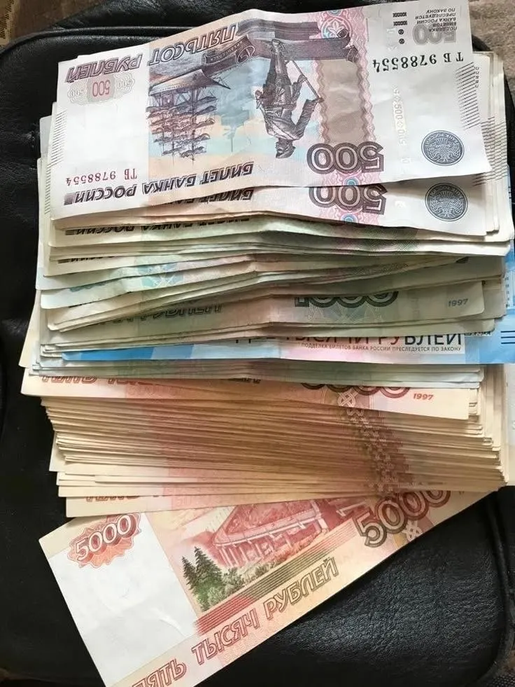 Депутат Госдумы предложил ввести годовую премию — 13‑ю зарплату — для работающих, начиная с бюджетной сферы.