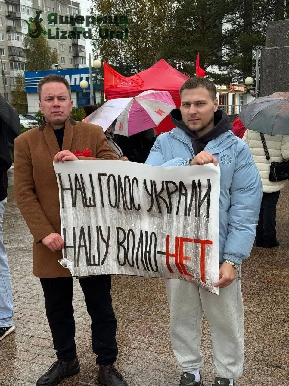 Сотрудники Центра обратились к секретарю тюменского отделения партии «Рассвет» и сообщили, что ждут его в отделении полиции; причина визита пока не раскрывается.