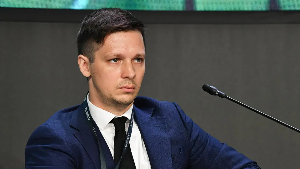 Экономика сталкивается с растущей ролью госрасходов и обсуждением новых налоговых мер. В ближайшие годы ожидаются изменения в бюджете и возможный дефицит.