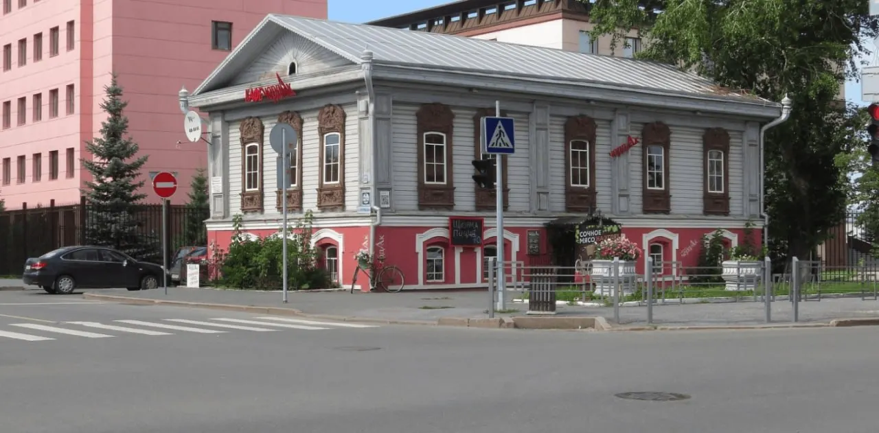 Муниципальные власти Тюмени объявили план приватизации на 2027 год: на продажу выставят земельный участок с объектом культурного наследия регионального значения по адресу Тюмень, Хохрякова, 33; ожидаемые поступления — около 44,6 млн рублей.