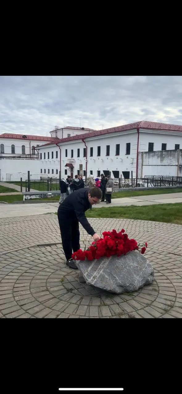 Активисты возложили цветы к мемориалам и вспомнили жертв репрессий; акции прошли в Тюмени и Тобольске.