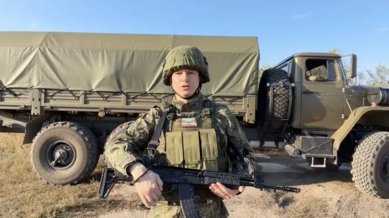 Экс-депутат Михаил Романов подтвердил на своей странице во ВКонтакте, что заключил контракт с Минобороны и стал военнослужащим; он заявил, что его десятилетний опыт поможет на поле боя.