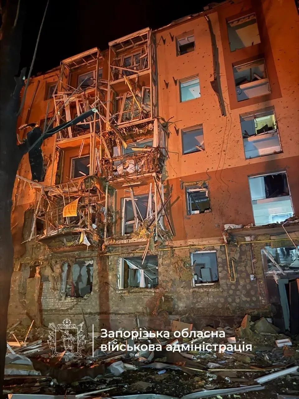 За ночь над регионами России зафиксированы новые атаки беспилотников, Рязанский НПЗ приостановил работу одной установки, а бывшего продюсера крупного телеканала приговорили к 6,5 годам колонии за призывы к терроризму. Также сообщалось о ракетных ударах по Украине и новых санкциях.